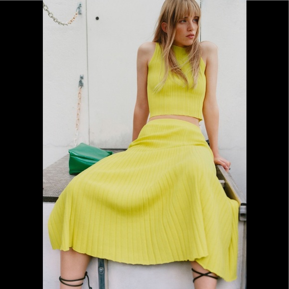 NWT Zara Neon Green Sleeveless Round Neck Knit Top in Size Small - Picture 4 of 9